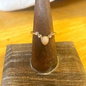 🌸 Dainty Gold Ring with Teardrop Opal & Crystal Accents – Feminine & Elegant 🌸